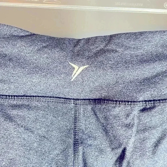 Set of 3 tanks tops and grey leggings Old Navy workout bundle! - Picture 4 of 8